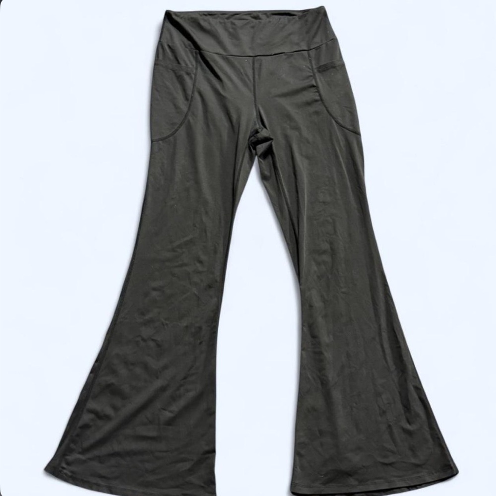 SHEIN Black Flare Leggings with Pockets